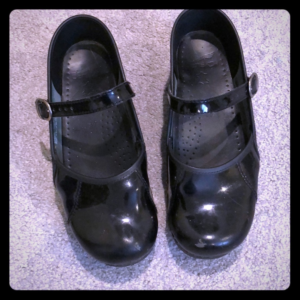 Black patent leather Dansko Mary Janes